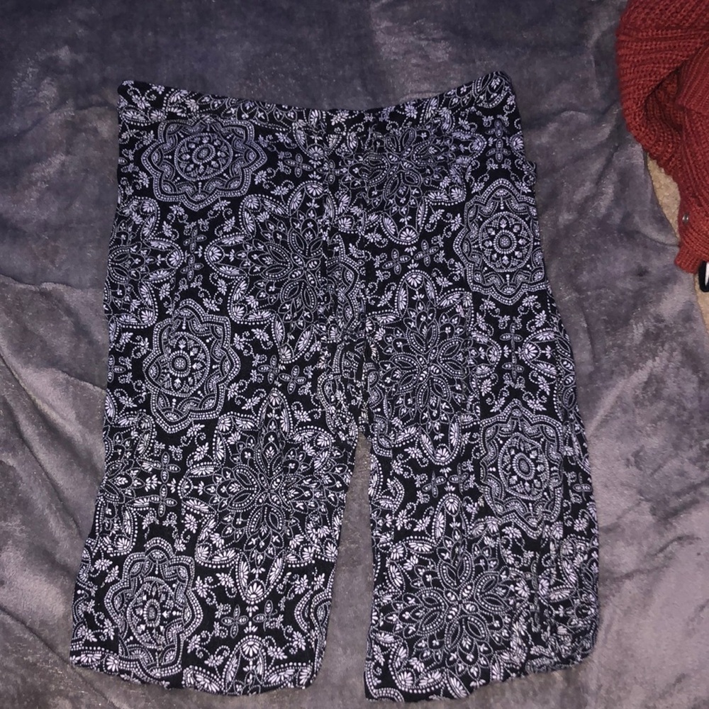 Stretchy Black and White Leggings